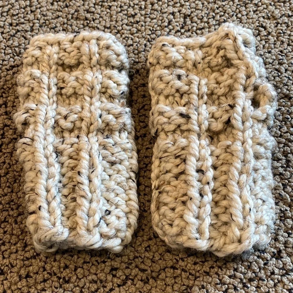 NWOT Fingerless Hand Knit Gloves